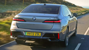 BMW i7 - rear tracking